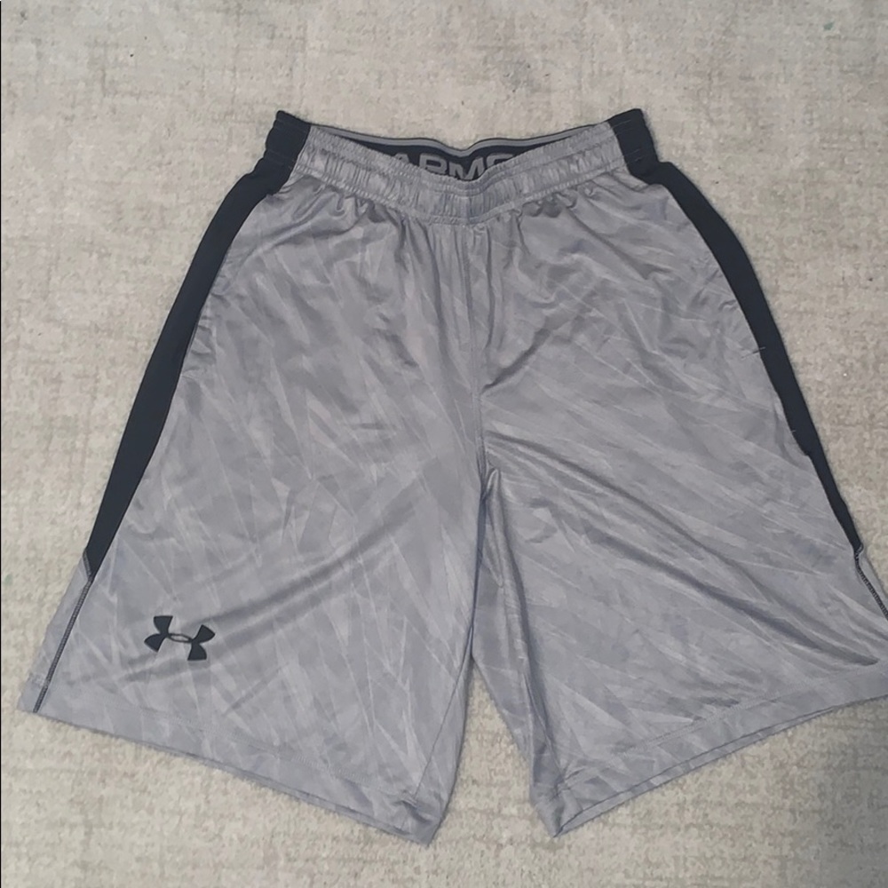 Men’s small UA shorts
